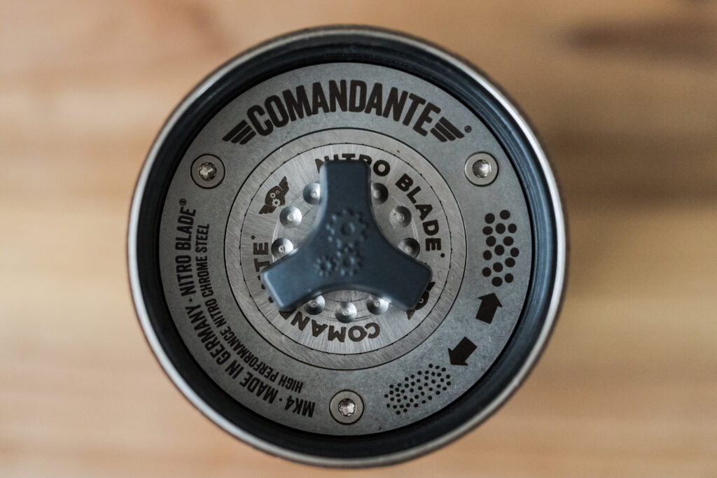COMANDANTE C40 MK4』を徹底レビュー / 世界最高峰の手挽きコーヒー